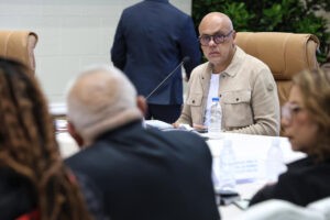 “Dejen de estar pensando en estupideces”
