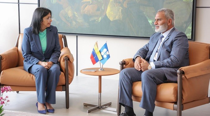 Delcy Rodríguez recibe al Secretario General de la OPEP