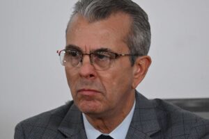 Delpino dijo que 70 % de empleados del CNE votaron por Edmundo González