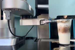 Descubre la nueva era del café con el revolucionario robot barista