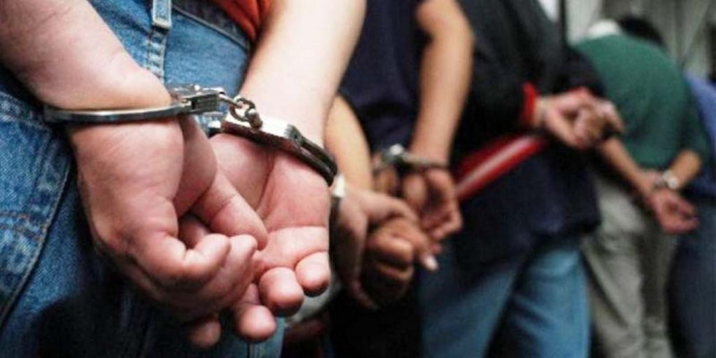 Detienen a 3 solicitados por la justicia