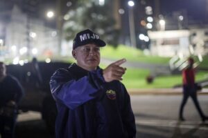Diosdado Cabello dijo que dotarán con teléfonos a Consejos Comunales para reportar irregularidades