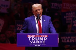 EN FOTOS | Trump, ante 20.000 personas en Nueva York: "¡Kamala estás despedida, vete ya!" - AlbertoNews