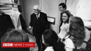 Educación: quién fue Jean Piaget, el psicólogo que creía que un niño no es un adulto en miniatura y planteó las 4 etapas del desarrollo cognitivo infantil