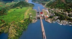 El Canal de Panamá aumenta un 1% sus ingresos pese a la grave sequía