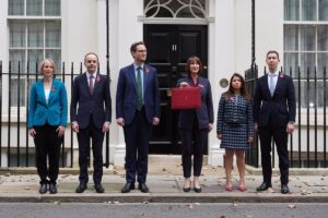 El Gobierno del Reino Unido anuncia una histórica subida de impuestos de casi 50.000 millones