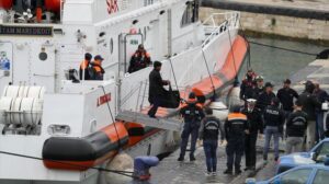 El Gobierno italiano intentará el lunes aprobar una norma para asegurar el traslado de migrantes a Albania