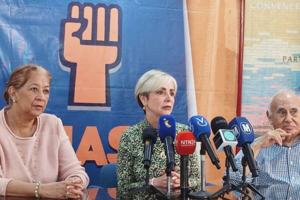 El MAS califica de "acto desorganizado" diálogo promovido por Maduro