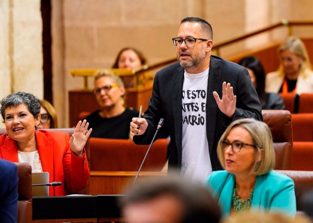 El Parlamento andaluz rechaza con votos de PP y Vox y abstención del PSOE-A declarar 'persona non grata' a Juan Carlos I