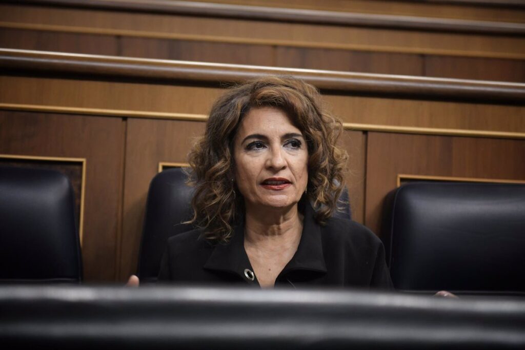 El Supremo rechaza querellas contra la ministra de Hacienda al no ver revelación de secretos sobre la pareja de Ayuso