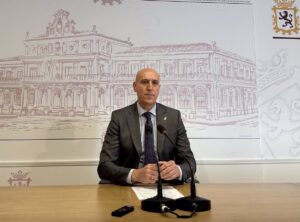 El alcalde de León (PSOE) acusa a Santos Cerdán de "jugar sucio" contra Tudanca para relevarle