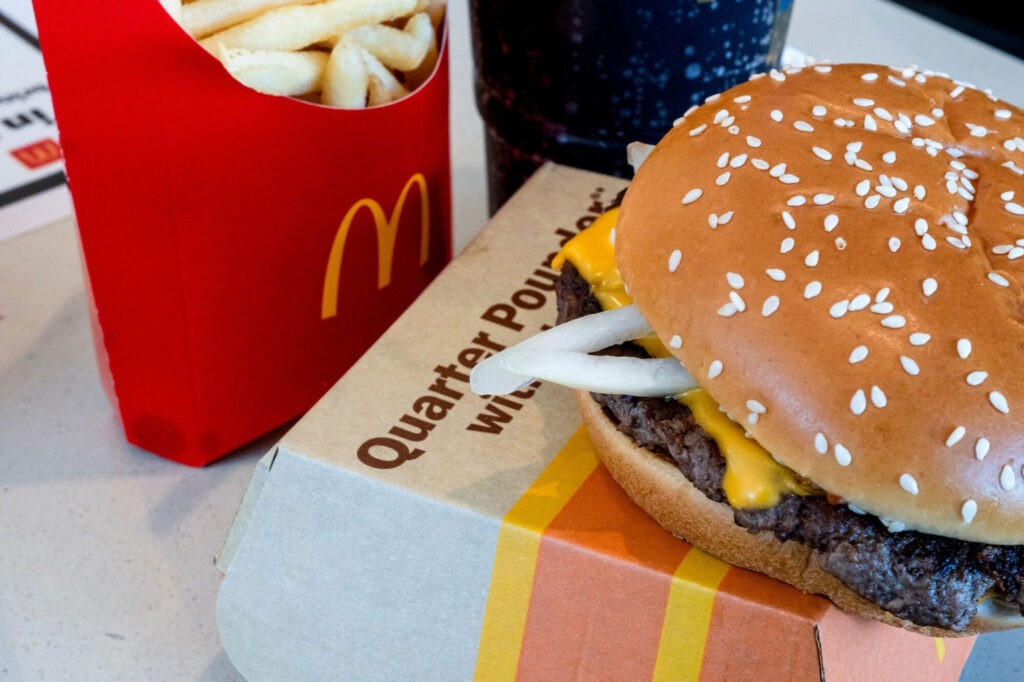 El brote de E. coli en McDonald's de EE.UU. se vincula a las cebollas frescas - AlbertoNews