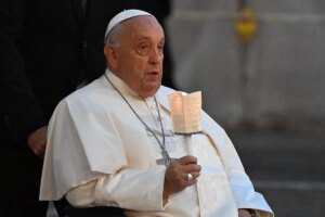 El enviado especial del Papa se reúne con el metropolita Antonij, del Patriarcado de Moscú, para "abrir caminos hacia la paz"