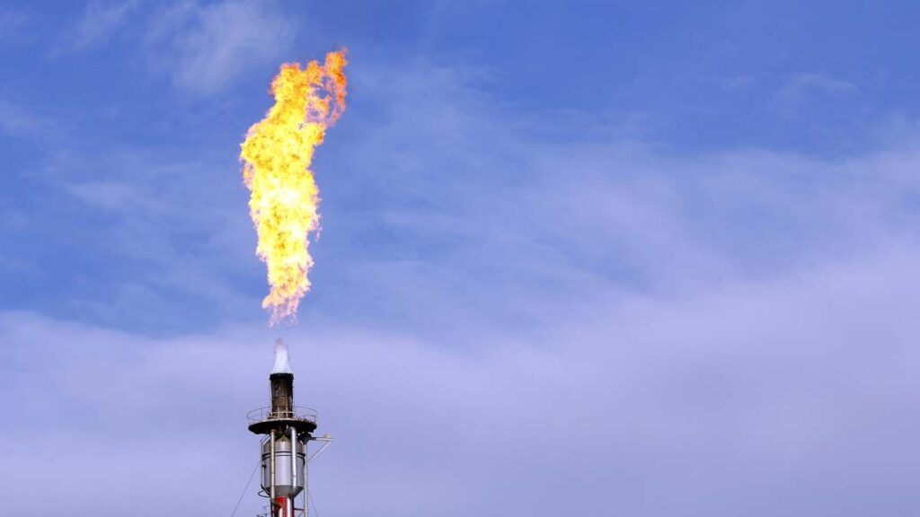 El petróleo vuelve a fluir a raudales en Libia con la reapertura de sus grandes campos de crudo