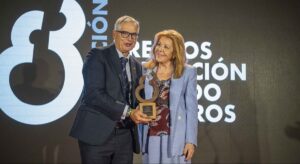 El presidente del RACE, premiado por la fundación Barreiros