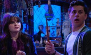 El primer vistazo de Selena Gómez en “Los Hechiceros más allá de Waverly Place” (Tráiler) - AlbertoNews
