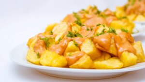 El restaurante en el que podrás comer las mejores patatas bravas del mundo (no está en Madrid)