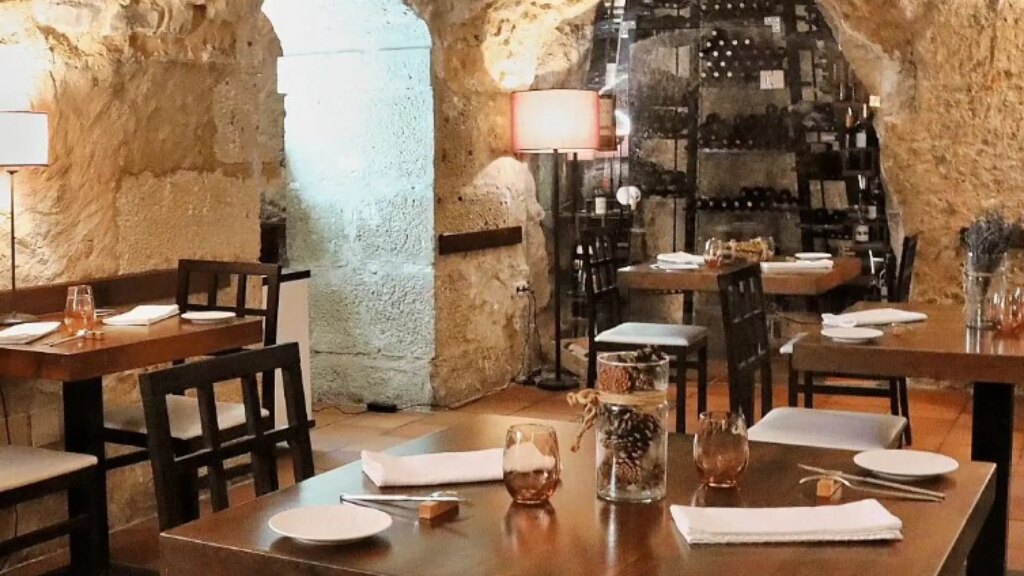 El restaurante recomendado por la Guía Michelin que está en unas caballerizas del siglo XVI