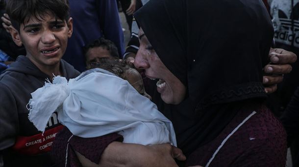 El último bombardeo israelí en Gaza deja más de 90 muertos, la mayoría mujeres y niños