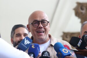 "Estás totalmente equivocada": Jorge Rodríguez niega que resultados del 28J deban publicarse detallados