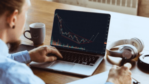 Exness anunció su asociación para Latinoamérica