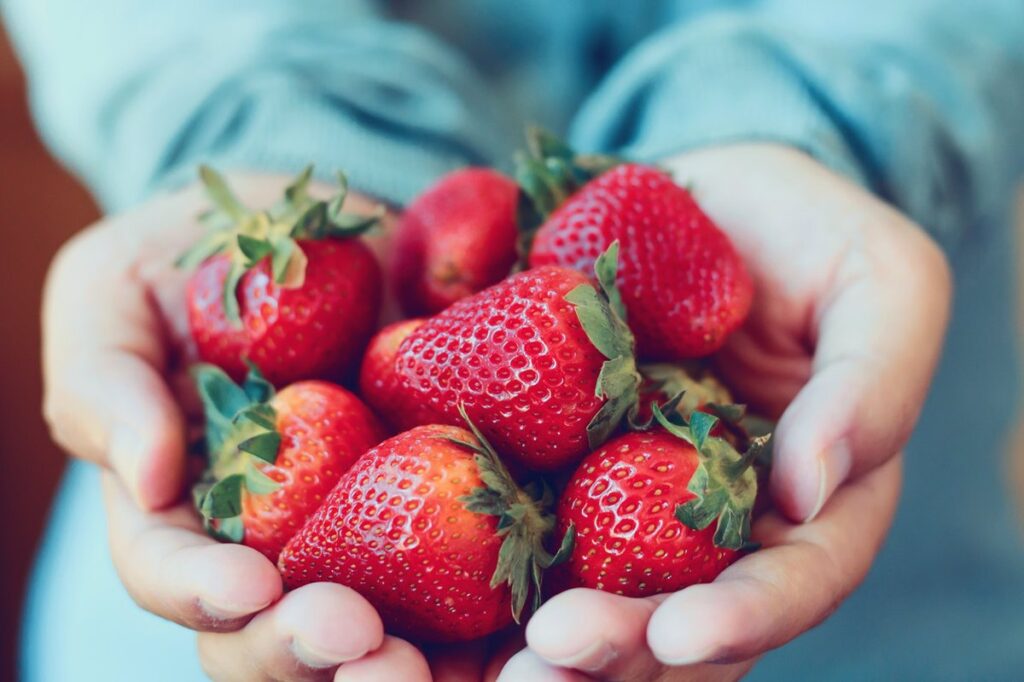 Frescas, congeladas o liofilizadas, ésta es la cantidad de fresas que te ayudará a reducir el colesterol