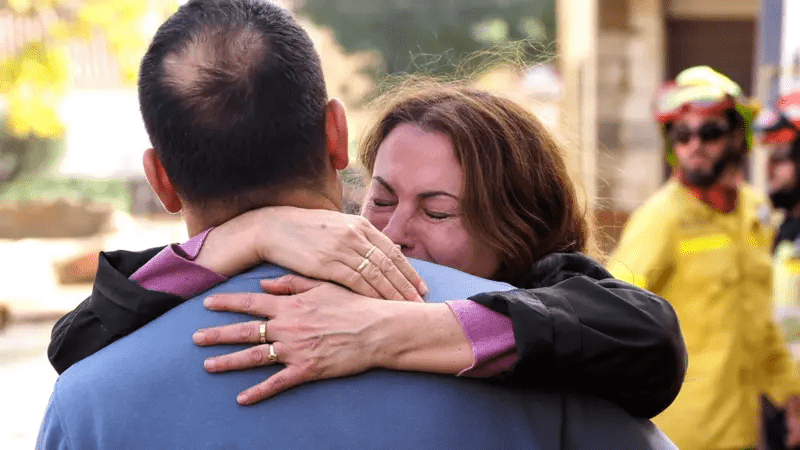 "Fue como un tsunami": los testimonios de los sobrevivientes de las catastróficas inundaciones que dejan alrededor de 100 muertos en España