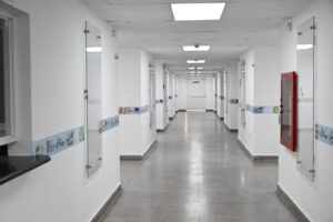 Gobernador de Bolívar inspeccionó remodelación del hospital Uyapar | Diario El Luchador