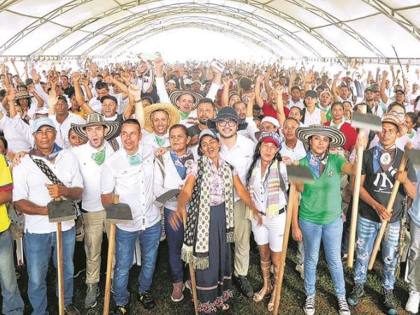 Goberno entregó titulos colectivos a 3.582 familias afrocolombianas, previo a la COP16 | Regiones | Economía