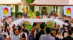 Gobierno de Colombia y el ELN se reúnen en Caracas