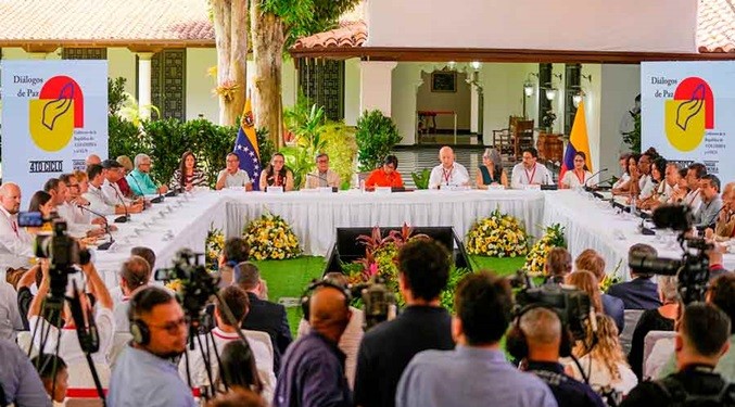 Gobierno de Colombia y el ELN se reúnen en Caracas