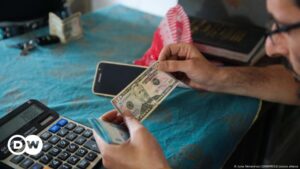 Gobierno de El Salvador ofrece recomprar su deuda externa – DW – 05/10/2024