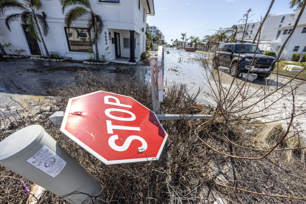 Gobierno de Florida advierte que aún no es momento de salir por las inundaciones