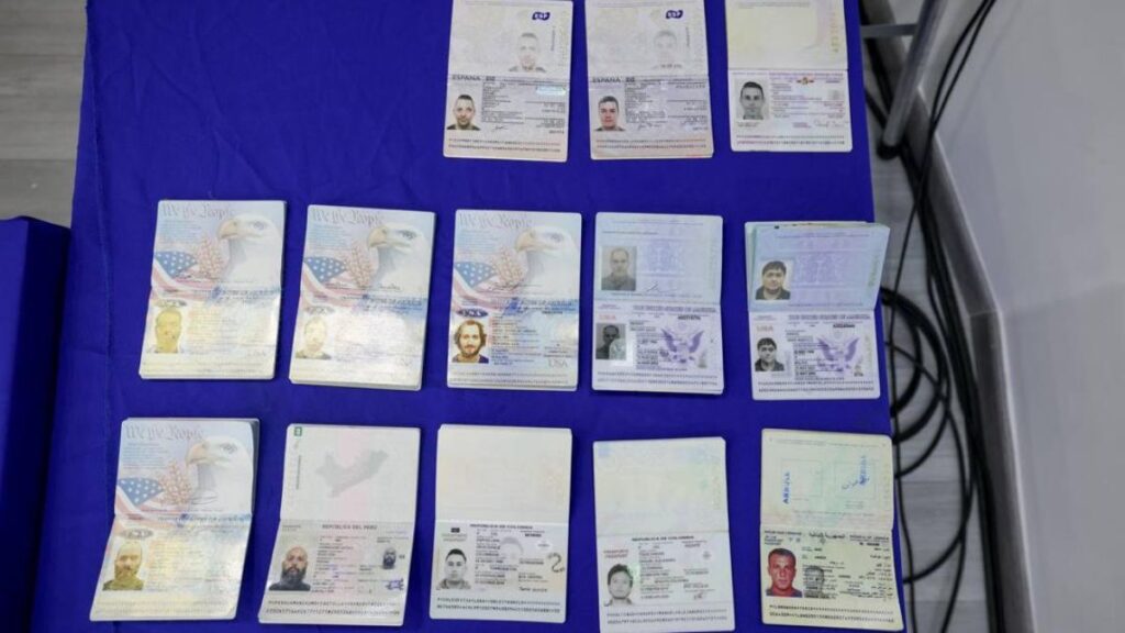 Gobierno de Venezuela revela que detiene a otros tres estadounidenses