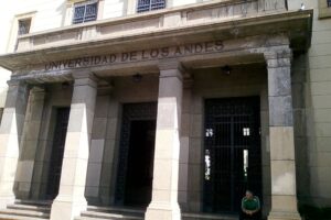 Gobierno debe 16.000 dólares a cada empleado de la ULA, según dirigente sindical