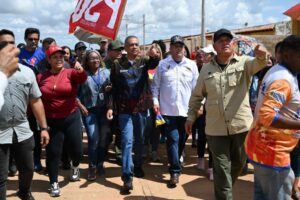 Gobierno entregó viviendas a familias de Angostura del Orinoco | Diario El Luchador
