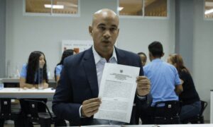 Gobierno invita a maestros jubilados a reincorporarse a las escuelas