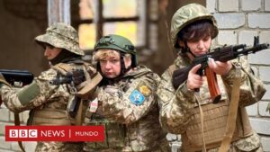 Guerra en Ucrania: las "brujas de Bucha", las mujeres voluntarias que defienden a su país de los ataques rusos