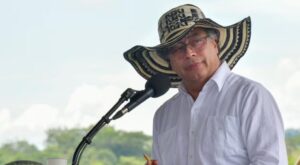 Gustavo Petro anuncia que retomará diálogos con exparamilitares: "El proceso no ha terminado, quedó interrumpido" - AlbertoNews