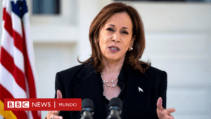 Harris vs. Trump: por qué la candidata demócrata pasó de la campaña de la alegría a llamar a su rival "fascista"