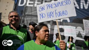 Huelga universitaria por veto de Milei a ley de financiación – DW – 10/10/2024