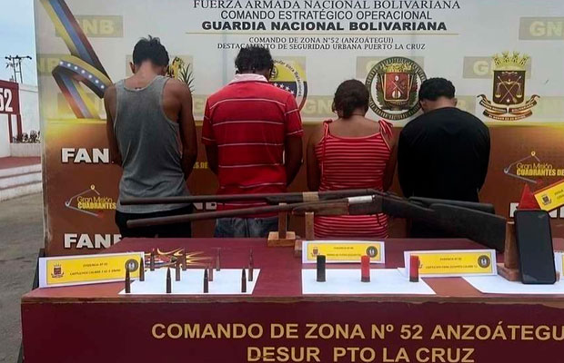 Incautan uniformes a banda "El Leoberth"
