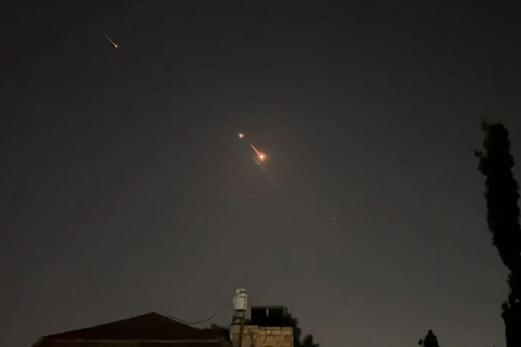 Israel alertó a EEUU antes de lanzar ataques aéreos contra Irán, según The New York Times - AlbertoNews