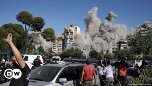 Israel bombardea Beirut y Hezbolá dispara cohetes a Tel Aviv – DW – 24/10/2024