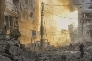 Israel bombardea Gaza y el Líbano en la víspera del aniversario del 7 de octubre