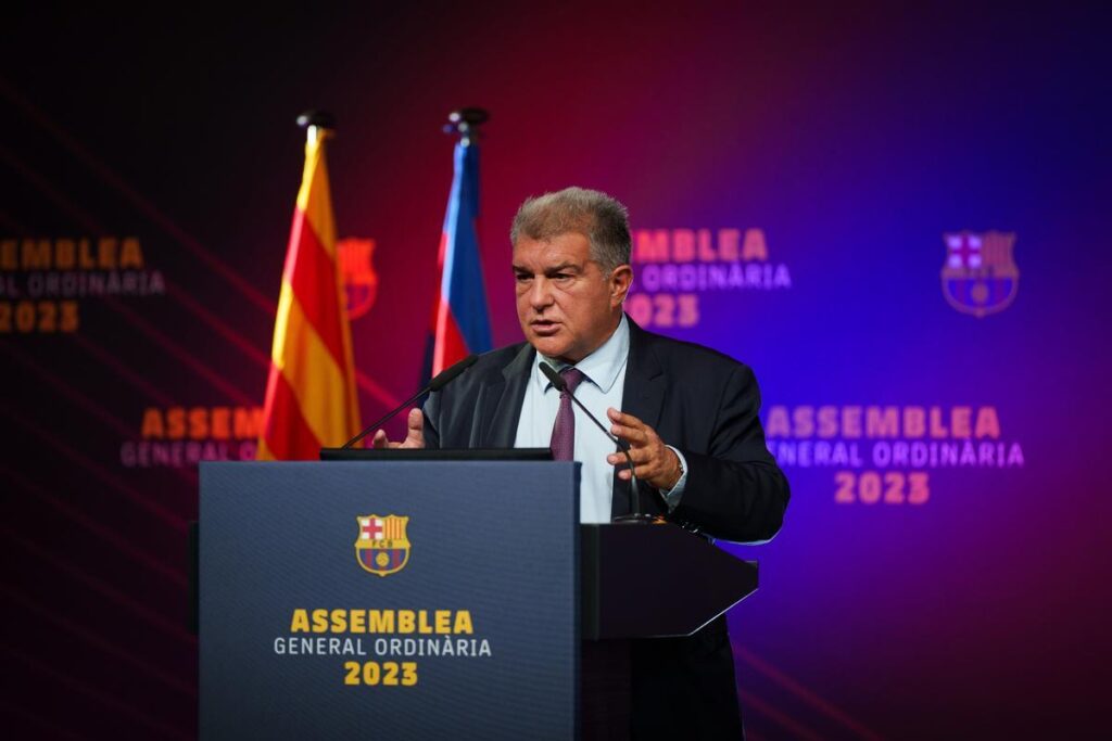 Joan Laporta interviene en la Asamblea General Ordinaria del Barça