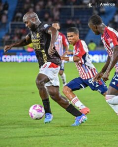 Junior rompe invicto del América y se ilusiona con los cuadrangulares