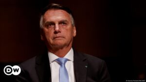 Justicia mantiene confiscación del pasaporte de Bolsonaro – DW – 23/10/2024