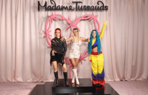 Karol G tiene dos figuras de cera en el museo Madame Tussauds