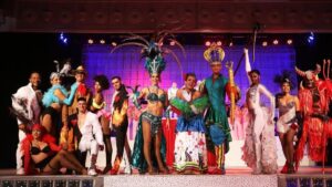 La COP16 se contagia de la salsa y del talento circense de Delirio; prográmese con las presentaciones en esta semana de la cumbre